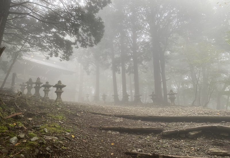 和光門へと続く登山道