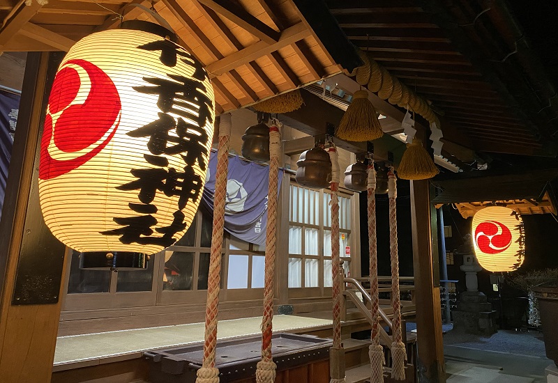 伊香保神社の提燈の明かり