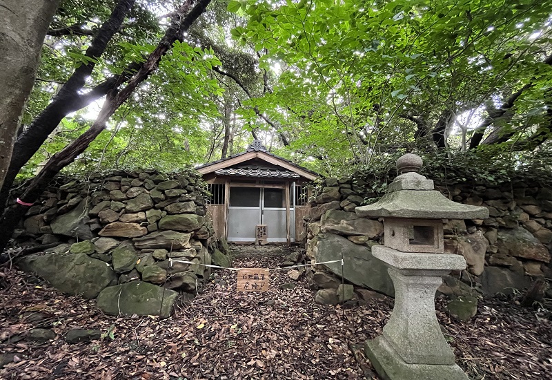 森の中の秋葉神社
