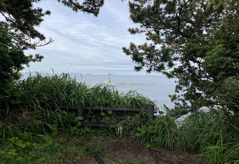大島岬入口から見える灯台