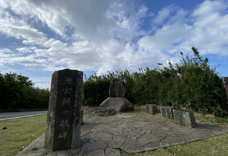 源実朝の石碑と歌碑