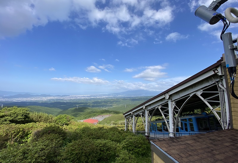 ロープウェー乗り場から見える青空