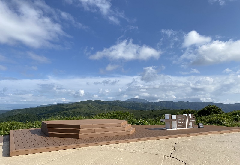 十国峠展望台から見える空と山並み