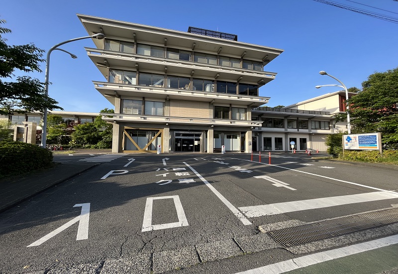鎌倉市役所駐車場入口