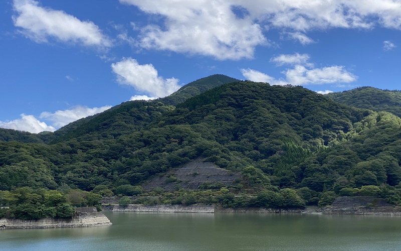 丹沢湖から見る展望台