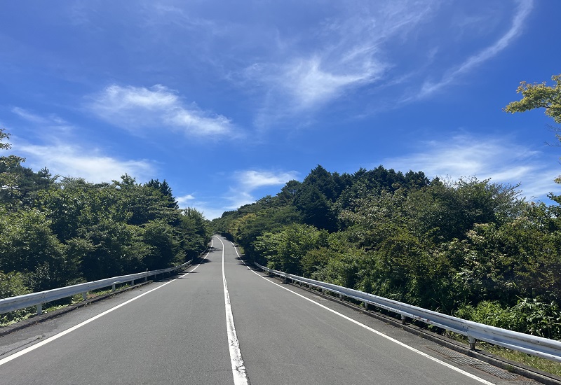 どこまでも続いてそうな道路