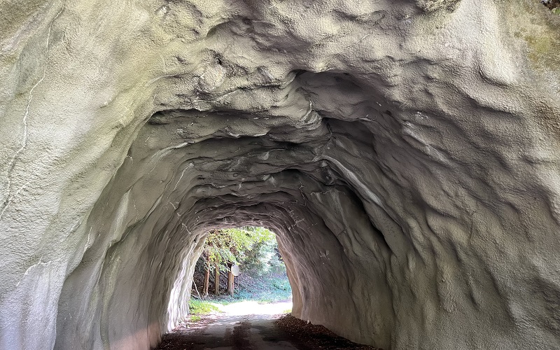 旧道トンネルの内部