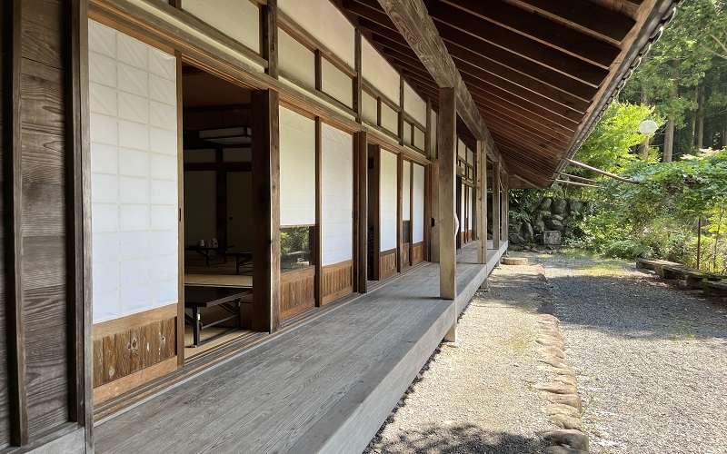 女帝の湯、休憩所の縁側