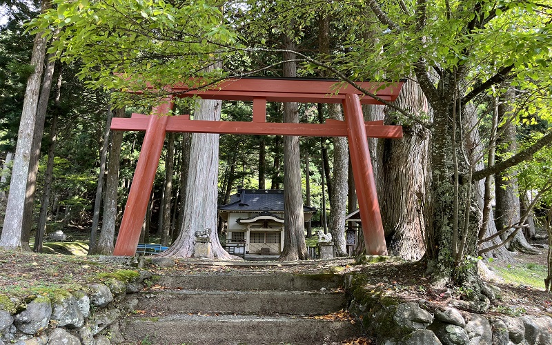 奈良法王神社の朱色の鳥居