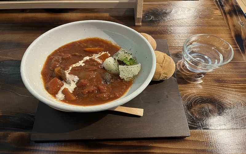 出来立ての鹿肉のトマト煮