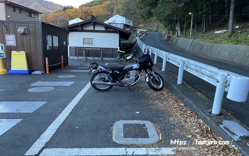 新倉富士浅間神社のバイク駐車場