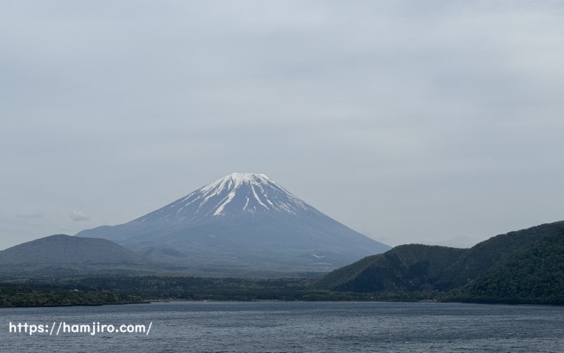 千円札図柄の本栖湖と富士