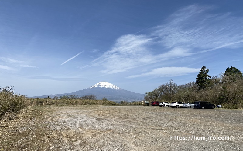 長尾峠駐車場から見える富士見十二景の富士