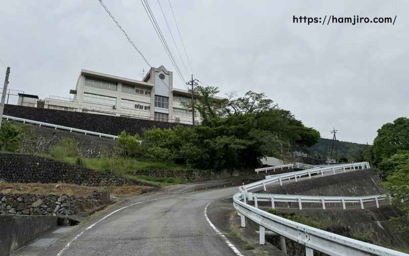 白い校舎の旧下部小学校