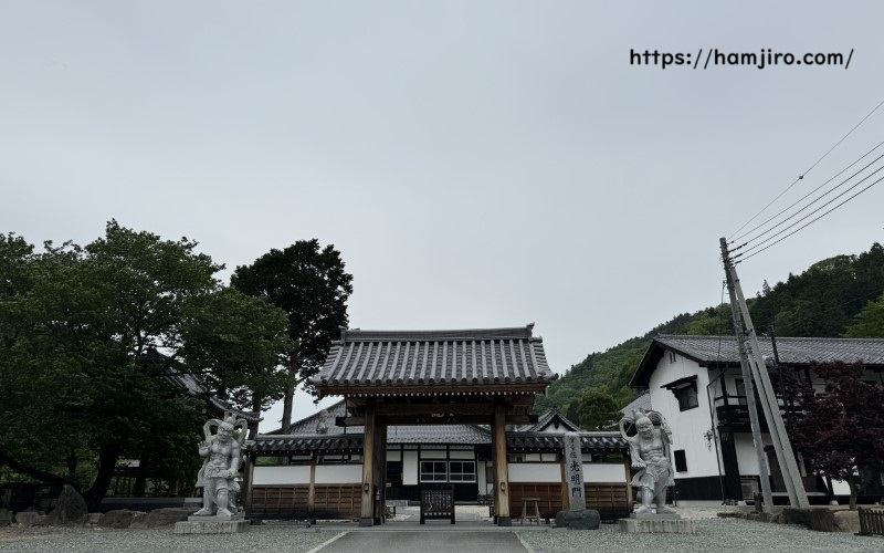 常幸院正面の光明門