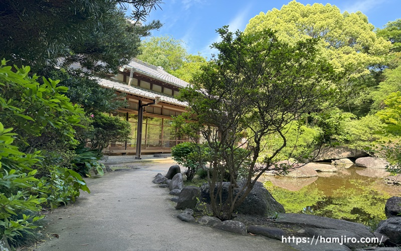 高野邸宅の緑がきれいな庭園