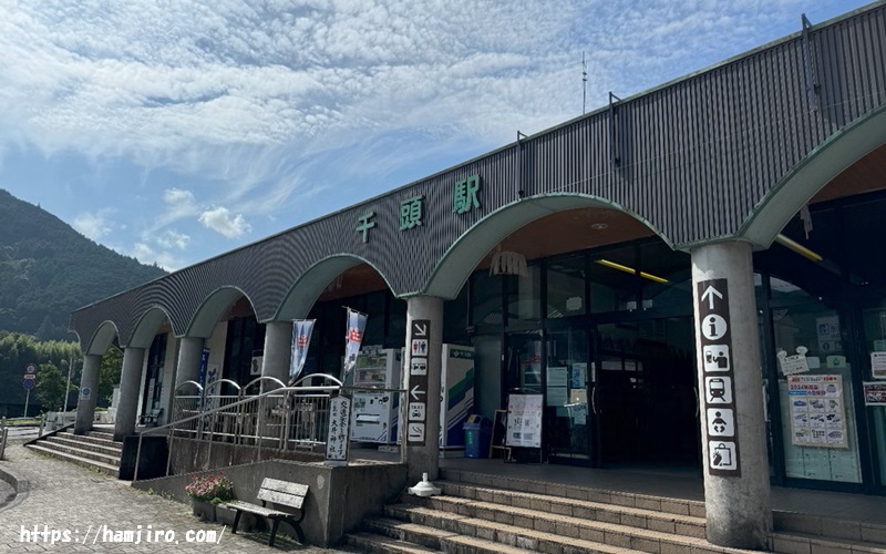 アーチ状屋根の千頭駅