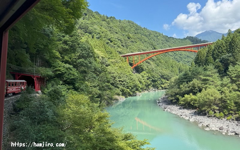 大井川沿いに走る井川線