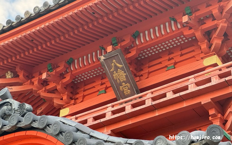鮮やかな朱色の楼門