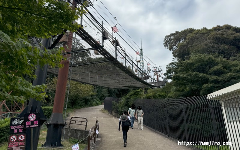リフト下を通る登城道