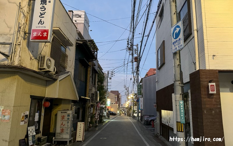 早朝の道後温泉町並
