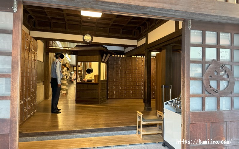 入口の札場