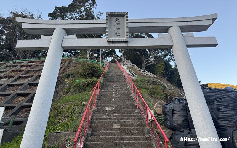天神神社へと登る階段