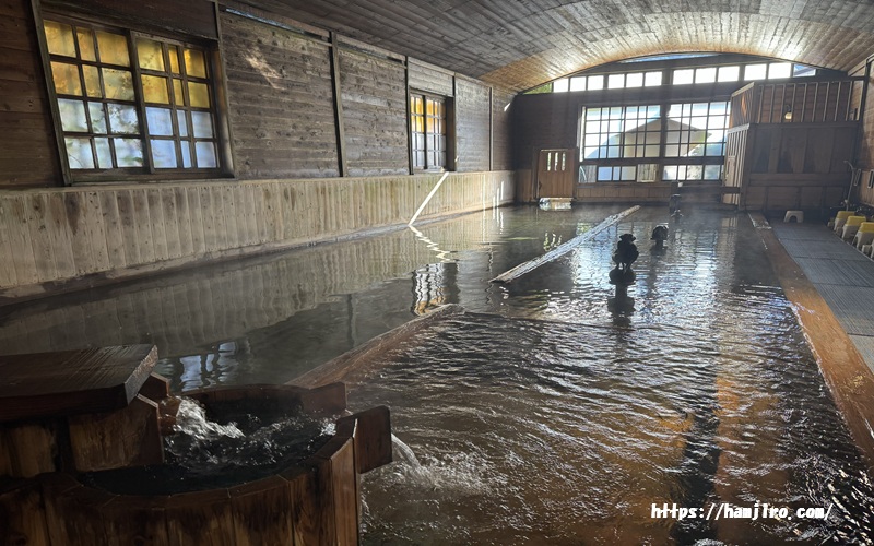 大きな総檜風呂