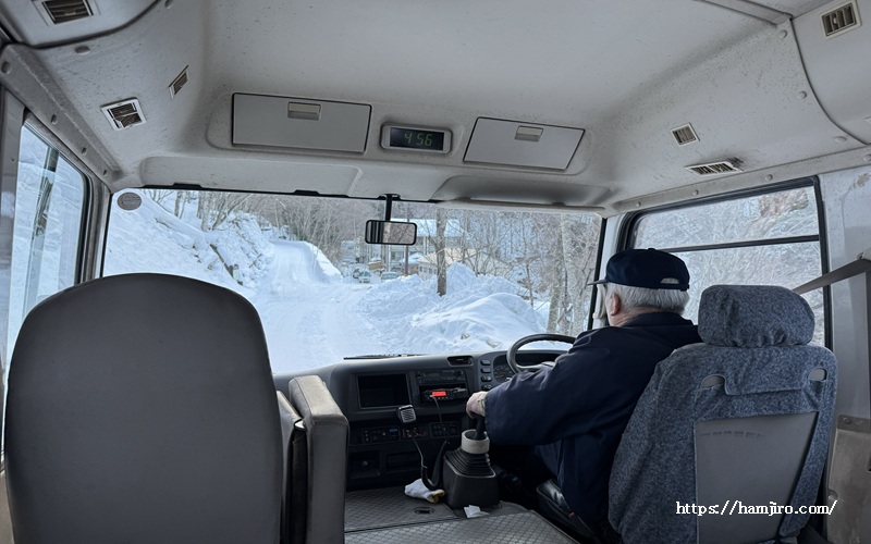 加仁湯送迎バスから見える雪景色