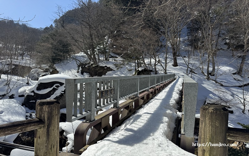 積雪時の橋