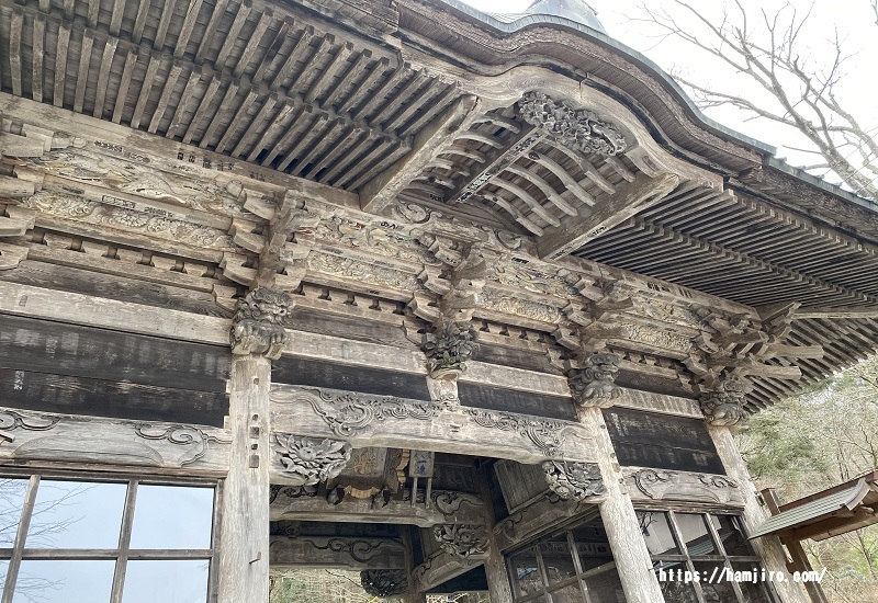 重厚感がある随神門