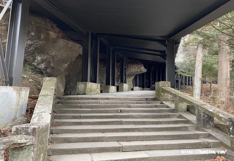 鉄筋造りの洞門トンネル