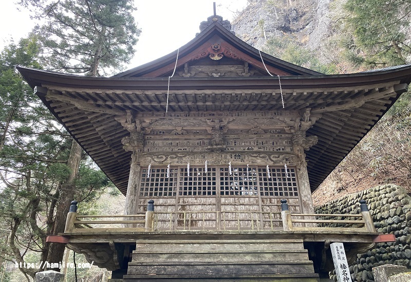 彩色がない神幸殿