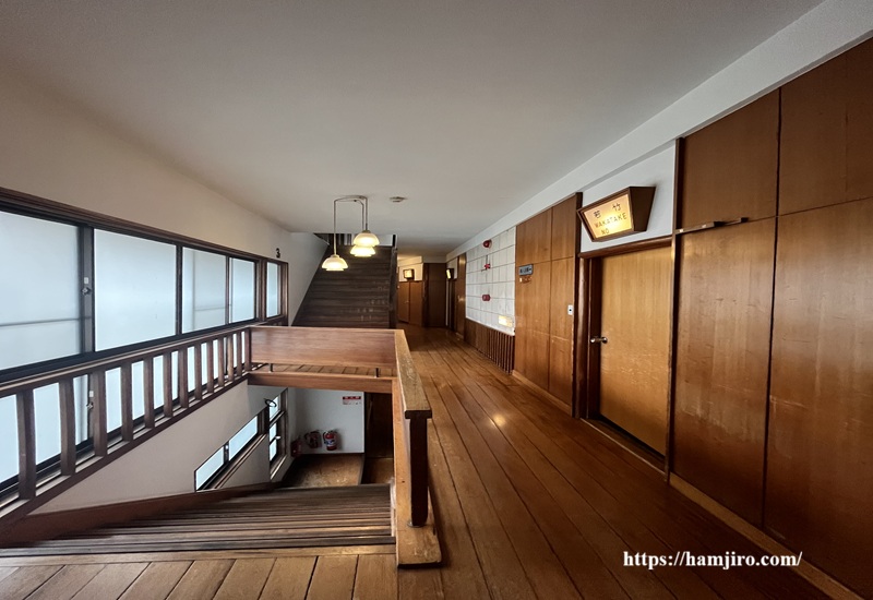 木造建築の館内