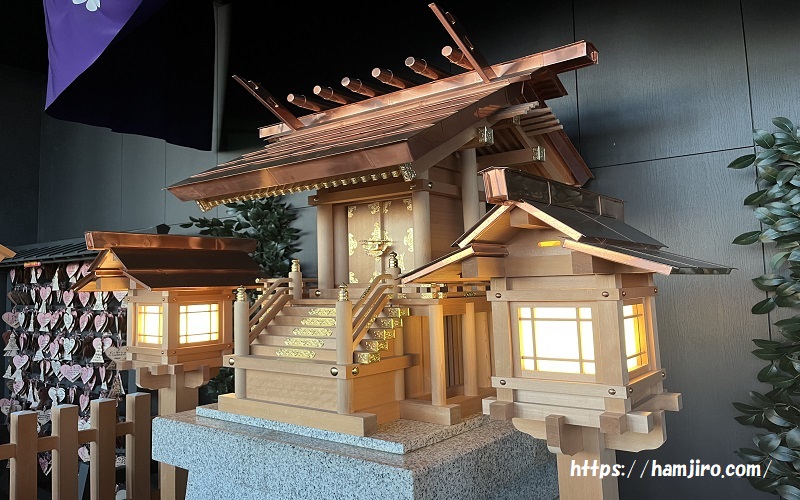 銅板屋根が特徴のタワー大神宮