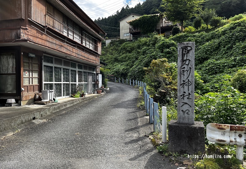 軍刀利神社入口