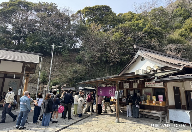 社務所前長蛇の列