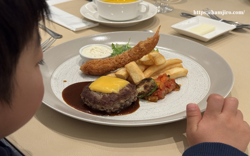 ハンバーグ中心の子供プレート