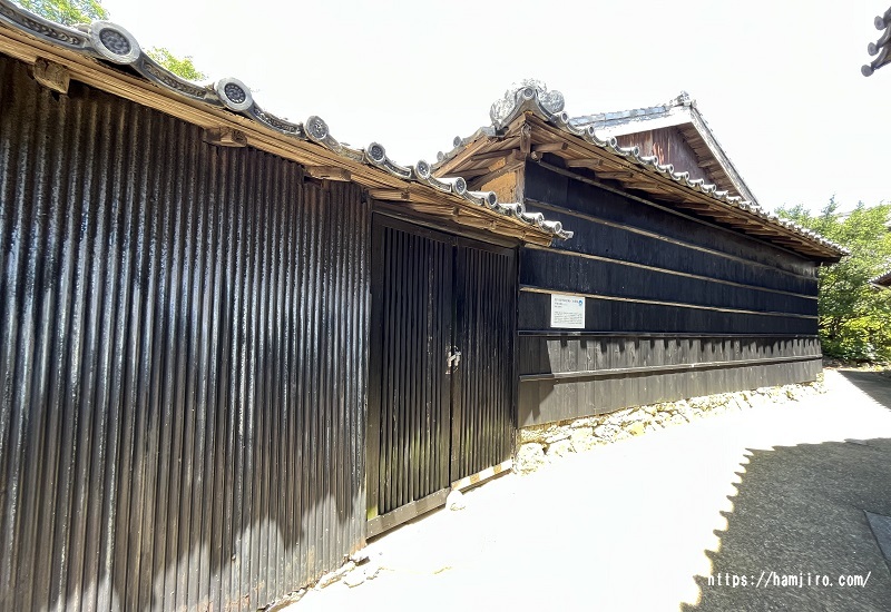 黒壁の大葉邸
