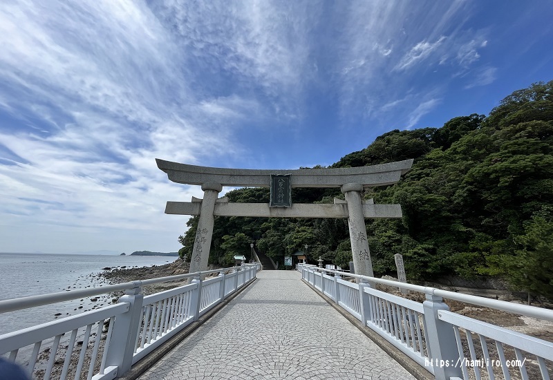 八百富神社の石造りの鳥居