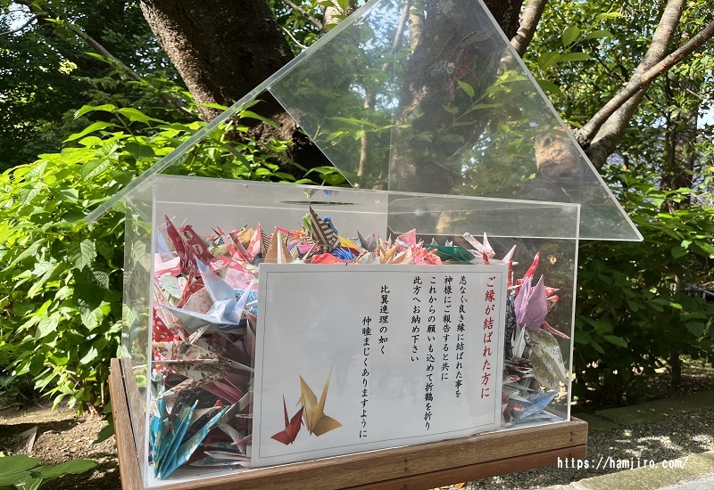 カラフルな折り鶴