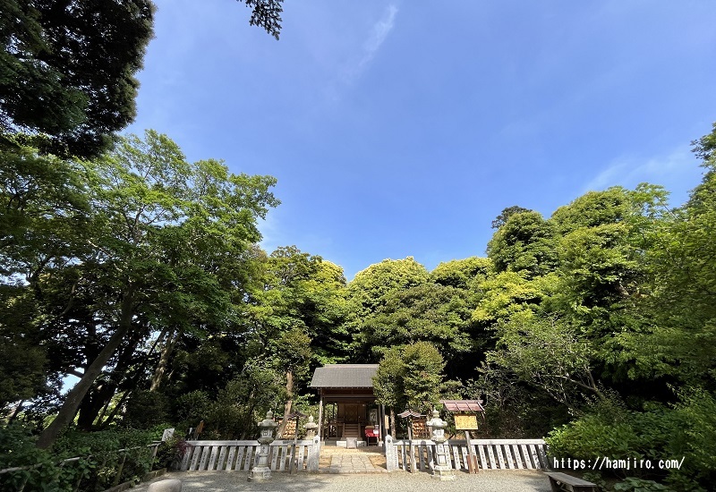 葛原岡神社御本殿前