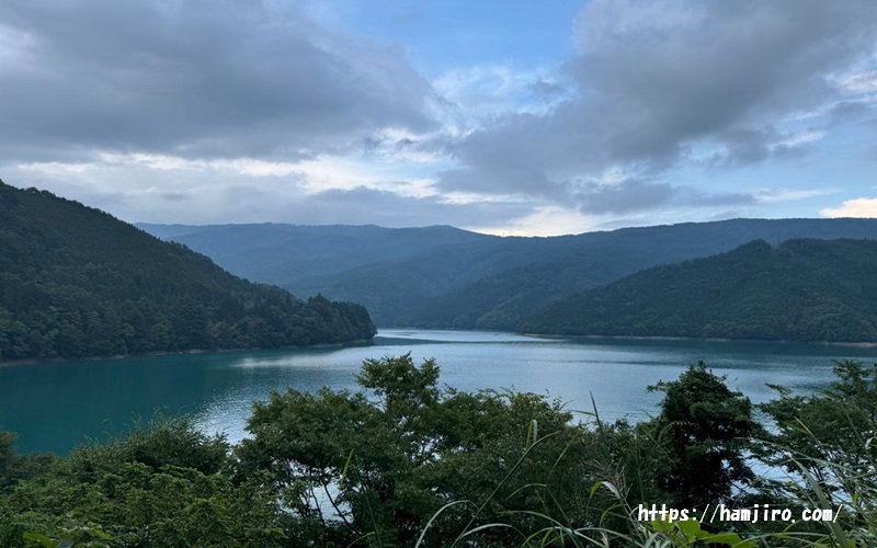 廃線小路から見える井川ダム湖と山々