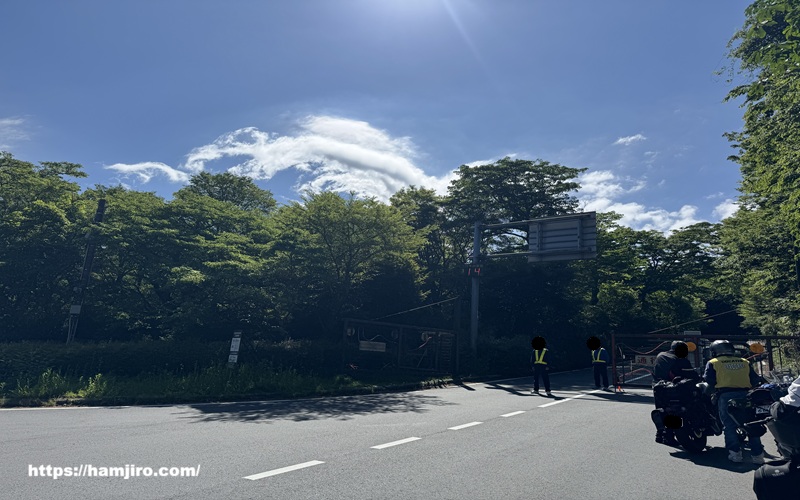 三叉路ゲートオープン待ちの様子