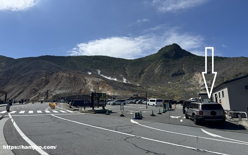 大涌谷駐車場尾に入るランクル250