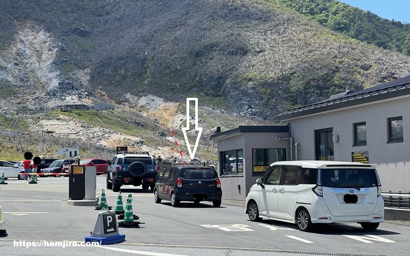 大涌谷駐車場に入るアルト