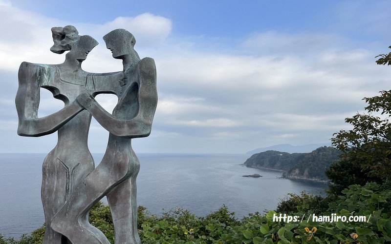 恋人岬展望デッキからの海岸風景