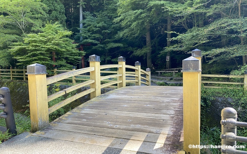 黄色の太鼓橋