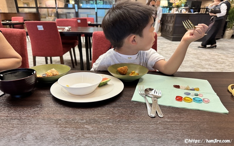 子供の食事風景
