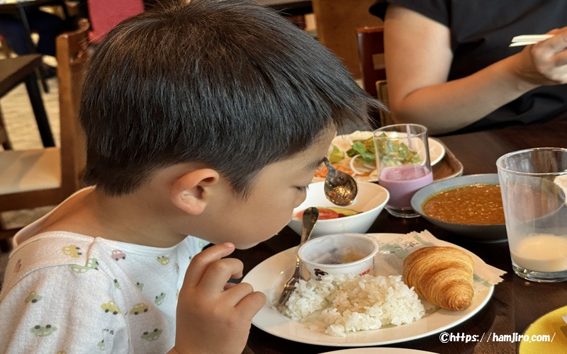 子供の朝食の様子